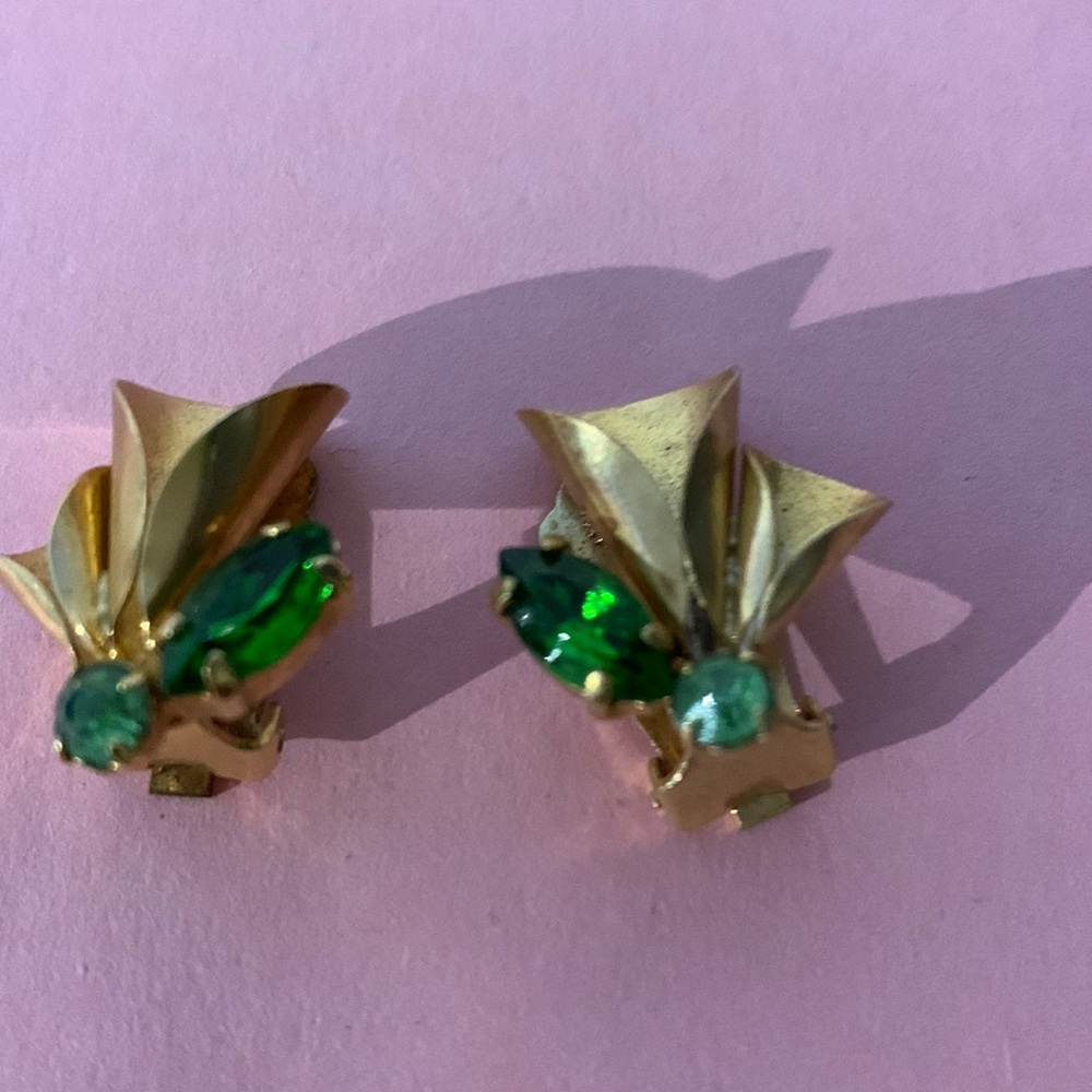 Beautiful clip on style earrings jewelry green and gold
